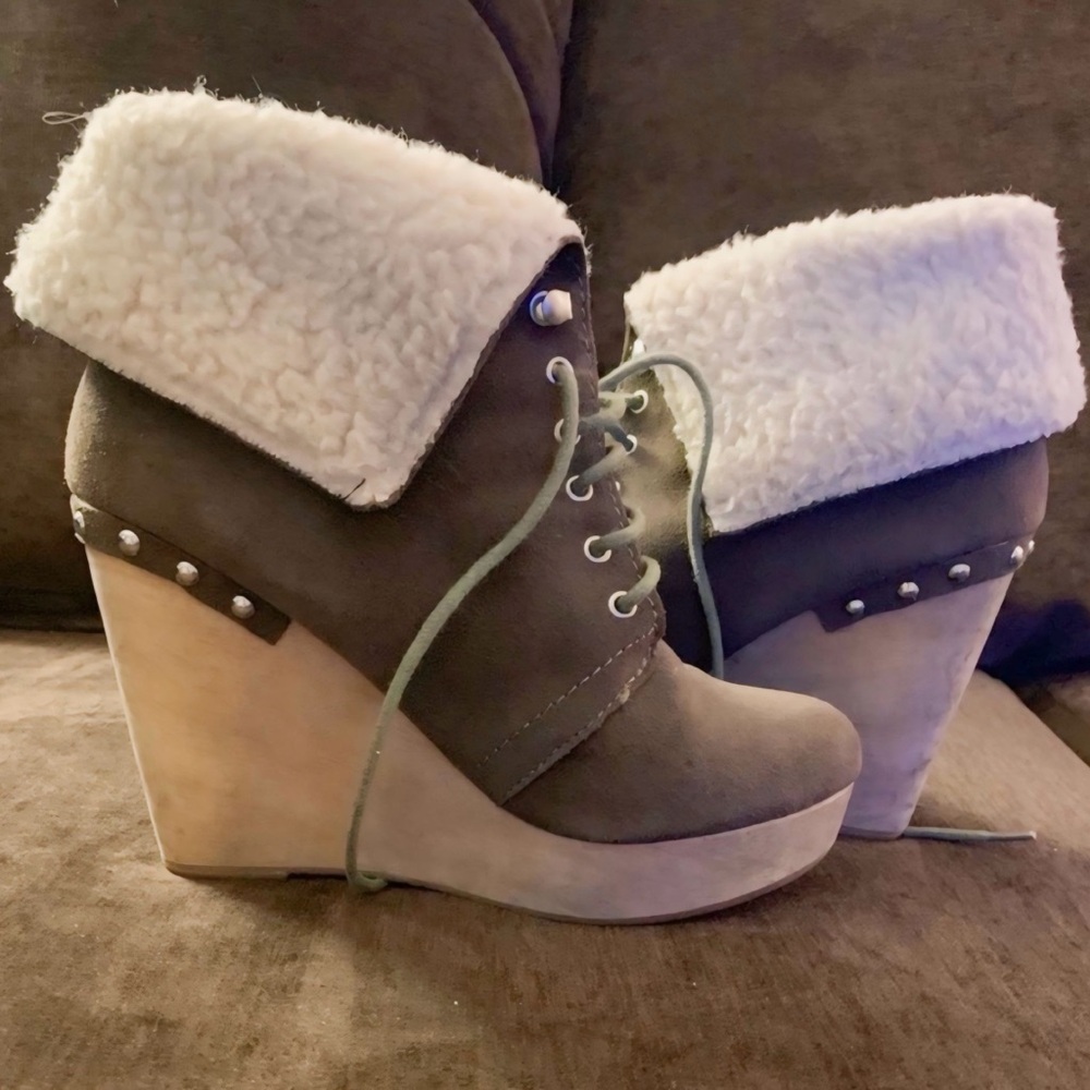 Women's naughty monkey Wedge Bootie. Size 7.